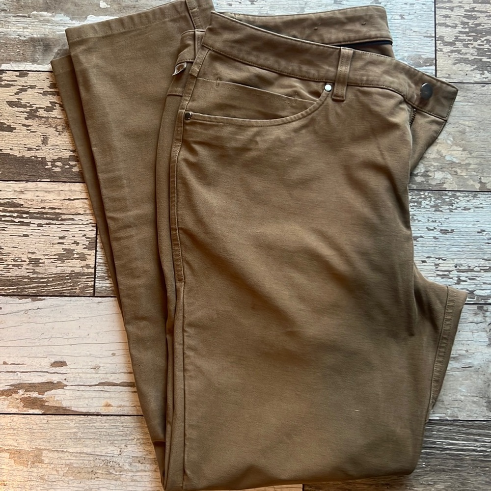 Mens Lululemon 36X32 pants.